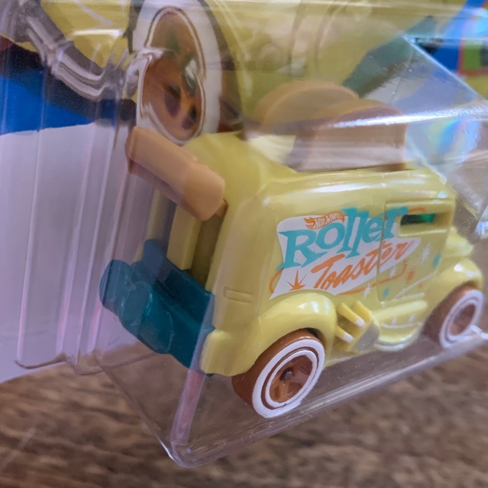 Roller Toaster Hot Wheels Toy Car - Yellow - Picture 4 of 8